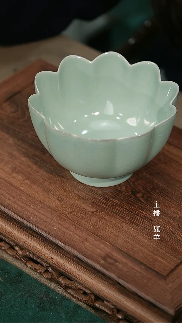 莲花温碗杯-占稳底款-淡天青-微瑕-简包-羊