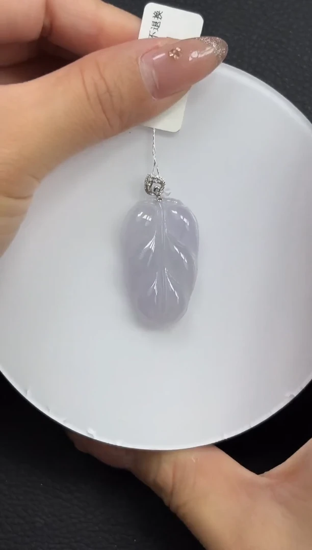 颈饰18K金镶嵌翡翠叶子