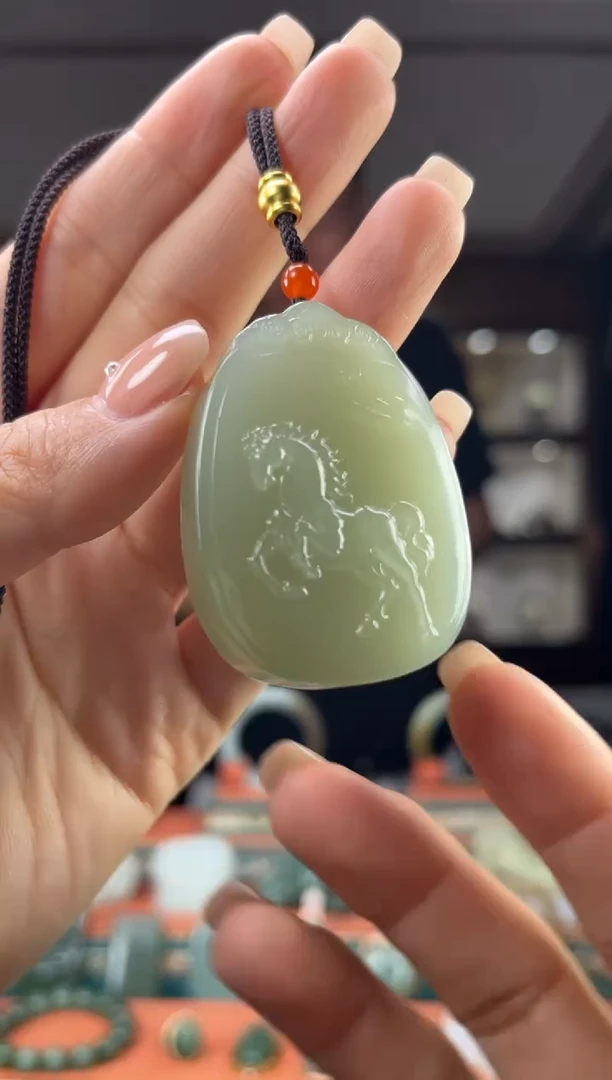 和田玉未镶嵌颈饰佩佩