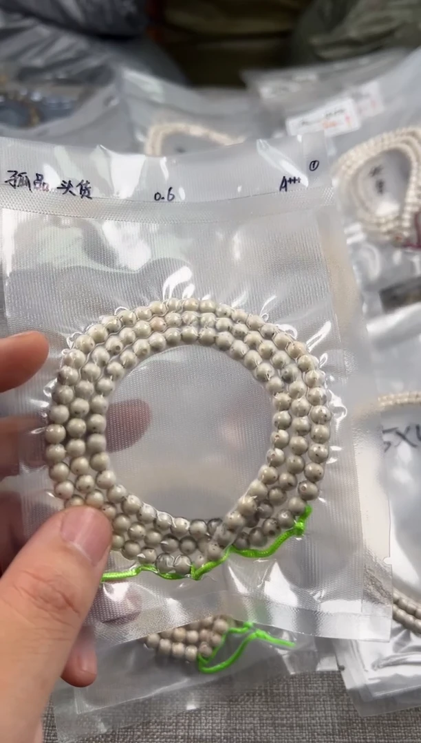 手串星月菩提6mm骨瓷白绿背大留白糯冰龙蛋带月108头条