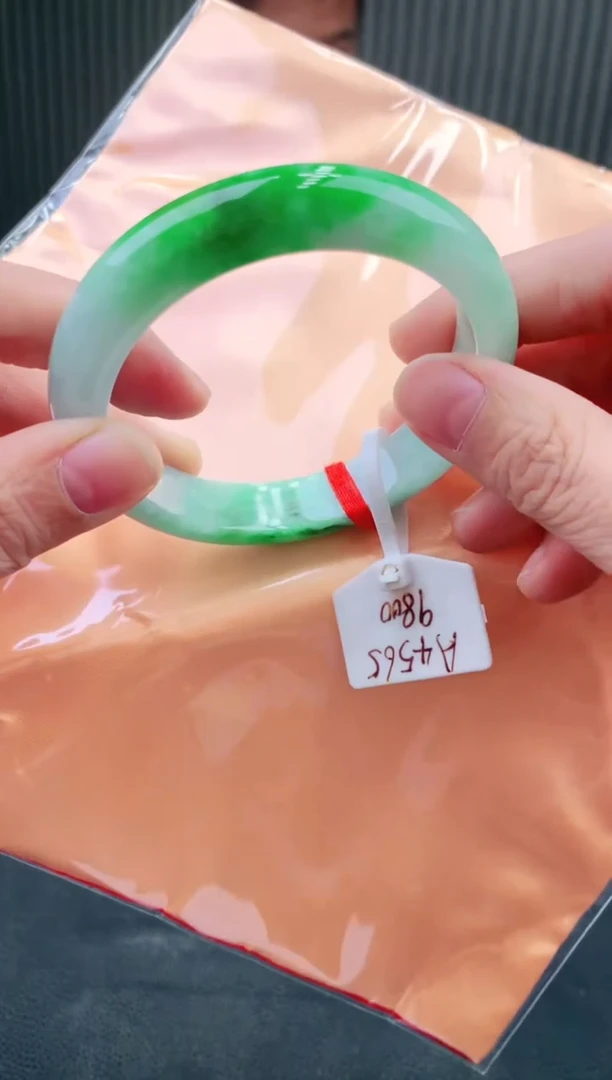 未镶嵌手镯翡翠56+