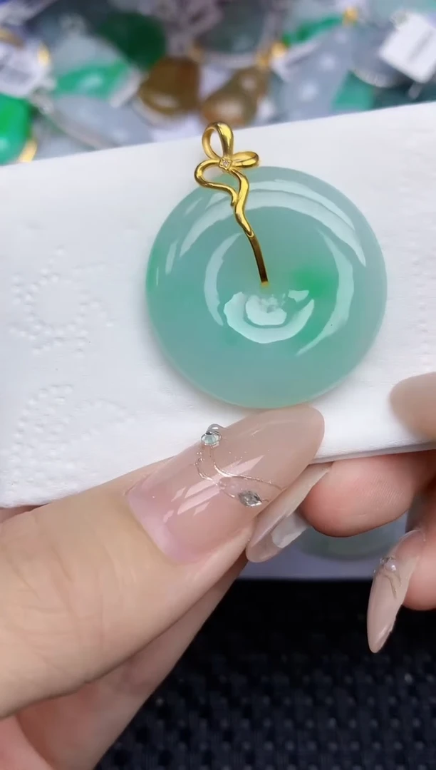 颈饰18K金镶嵌翡翠228   天然翡翠A货  百元以上9米证书费自理