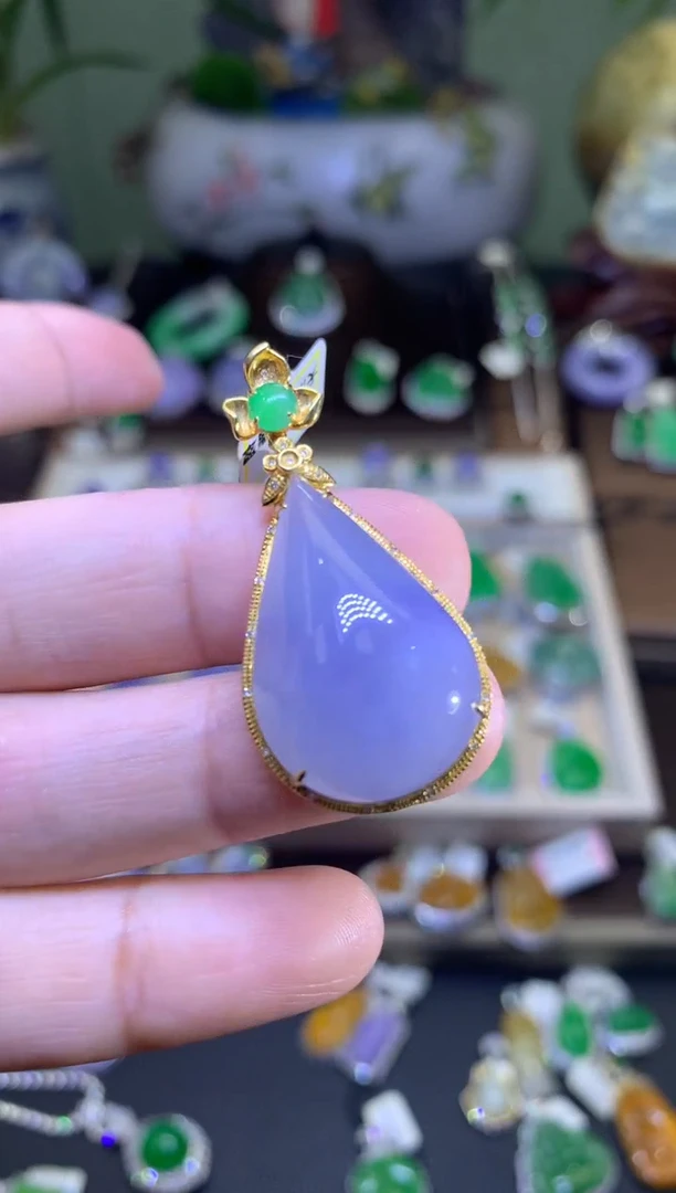 翡翠18K金镶嵌颈饰翡翠A货