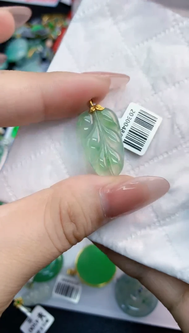 翡翠18K金镶嵌吊坠(不含链)1