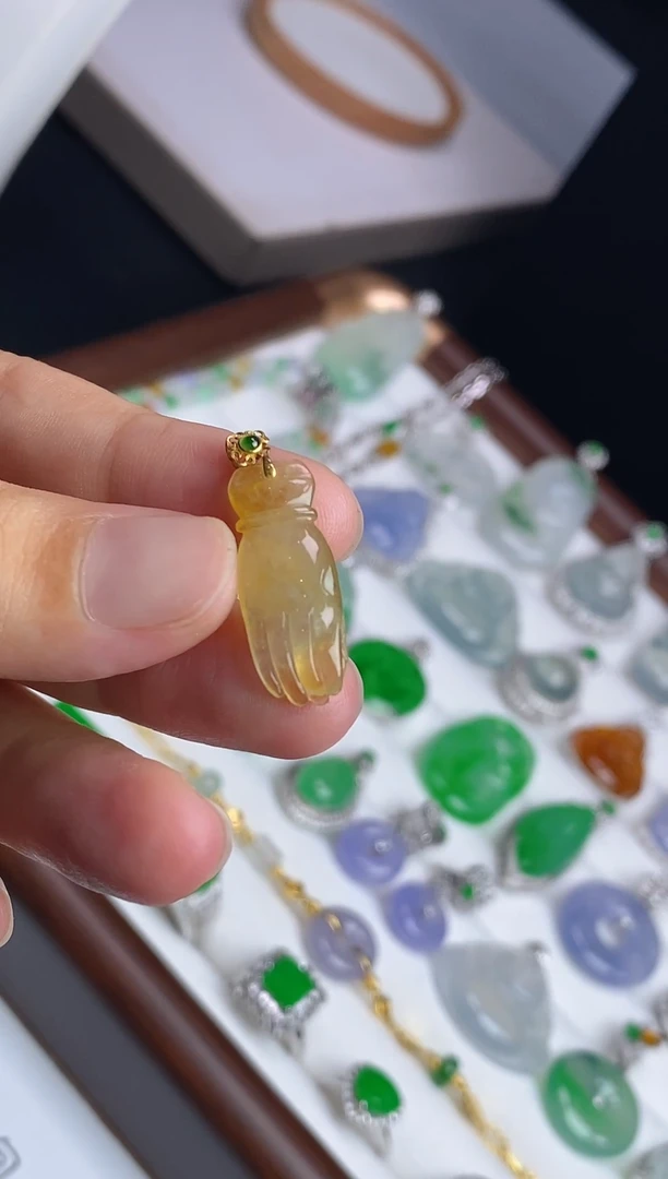 翡翠18K金镶嵌吊坠(不含链)1