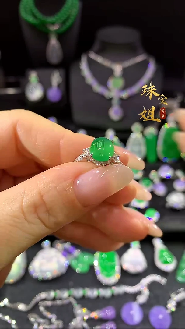 18K金镶嵌戒指翡翠戒指