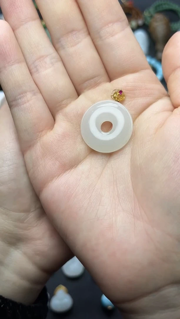 颈饰18K金镶嵌和田玉平安扣06