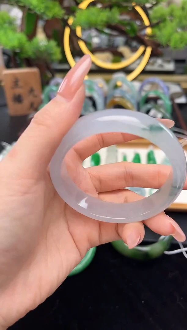 未镶嵌手镯翡翠手镯