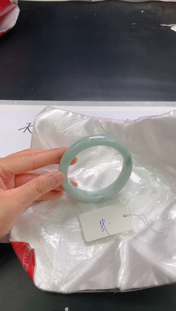 翡翠手镯未镶嵌126