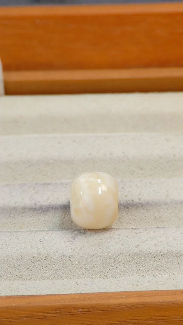 【闪购商品】蜜蜡裸石未镶嵌俄料微瑕13+mm1.346克