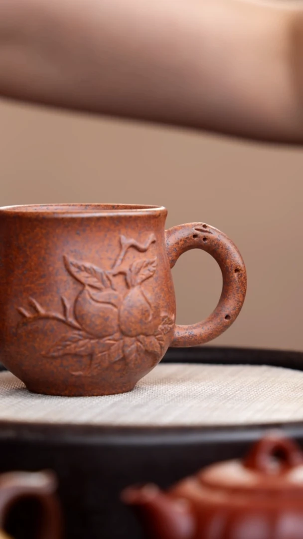 茶壶紫砂高温烧寿桃手把杯002