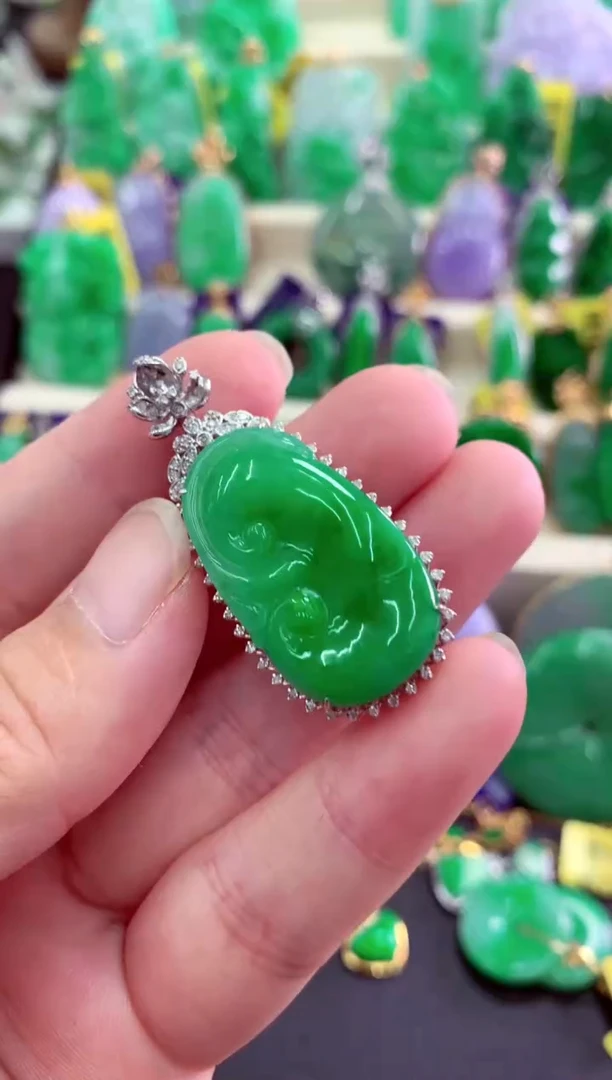 吊坠(不含链)18K金镶嵌翡翠挂件