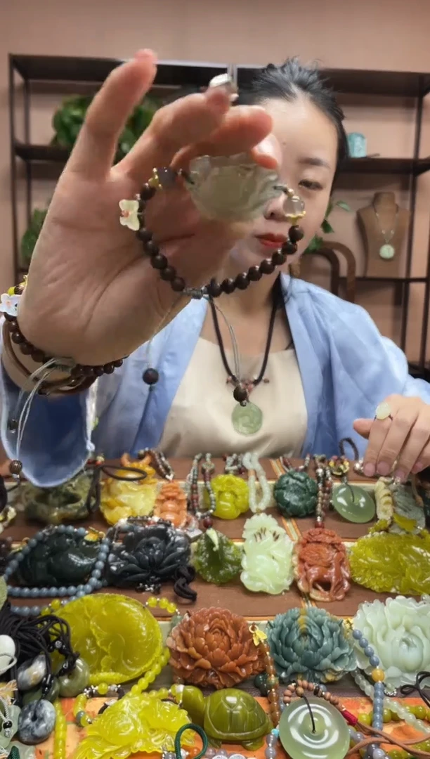 未镶嵌岫玉吊坠多样性发货发其中之一