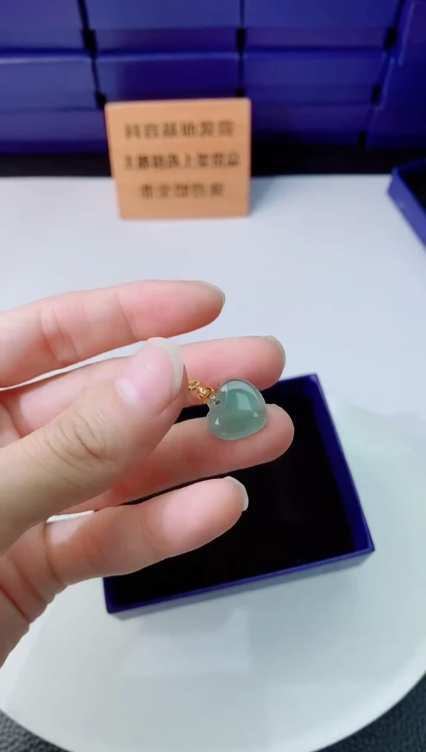 翡翠未镶嵌颈饰1111111