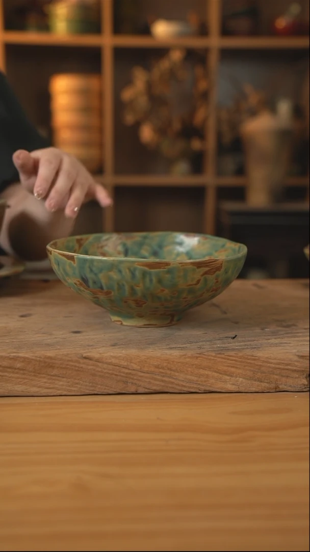 黄绿色的8英寸手捏汤碗