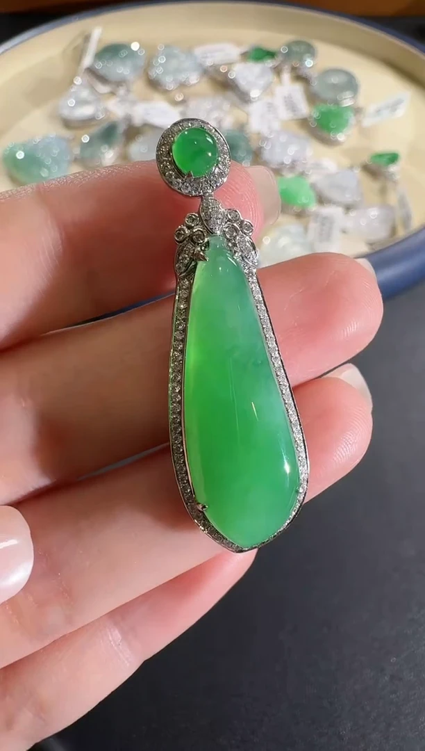 【闪购商品】翡翠吊坠(不含链)18K金镶嵌【源头工厂】钻石镶嵌