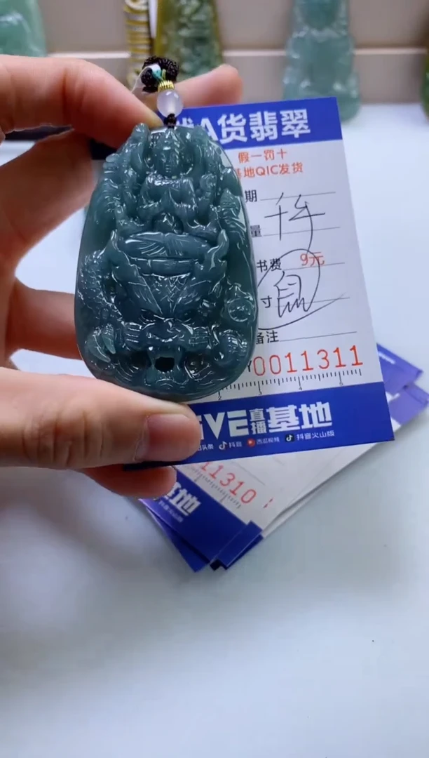 翡翠挂件未镶嵌