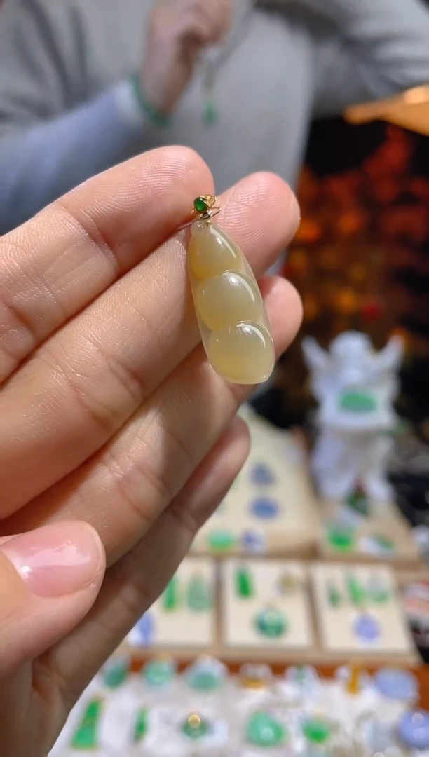 【闪购商品】翡翠颈饰18K金镶嵌假一赔三