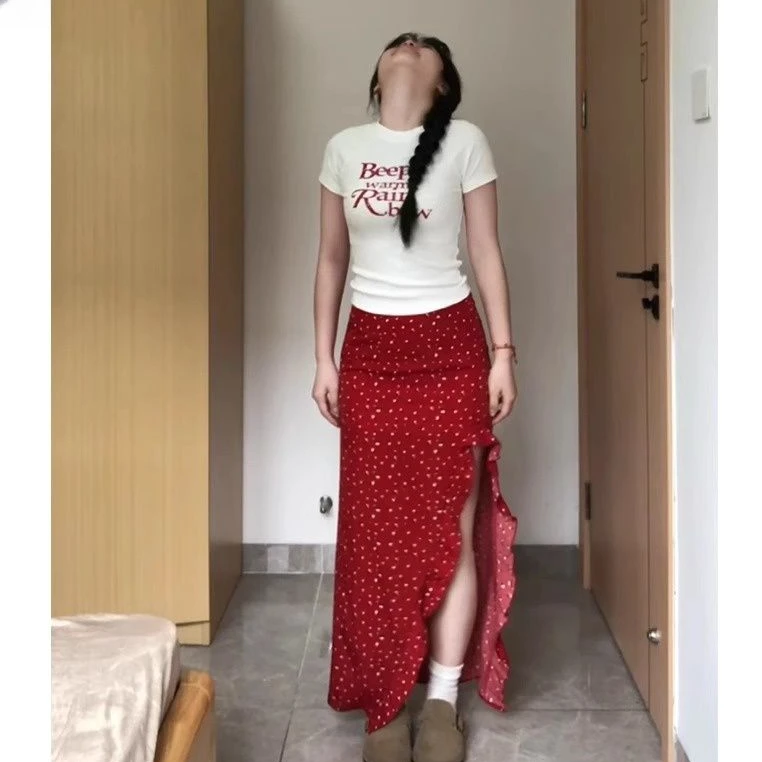 红色碎花不规则荷叶边半身裙女夏季包臀半裙夏天辣妹穿搭碎花半裙
