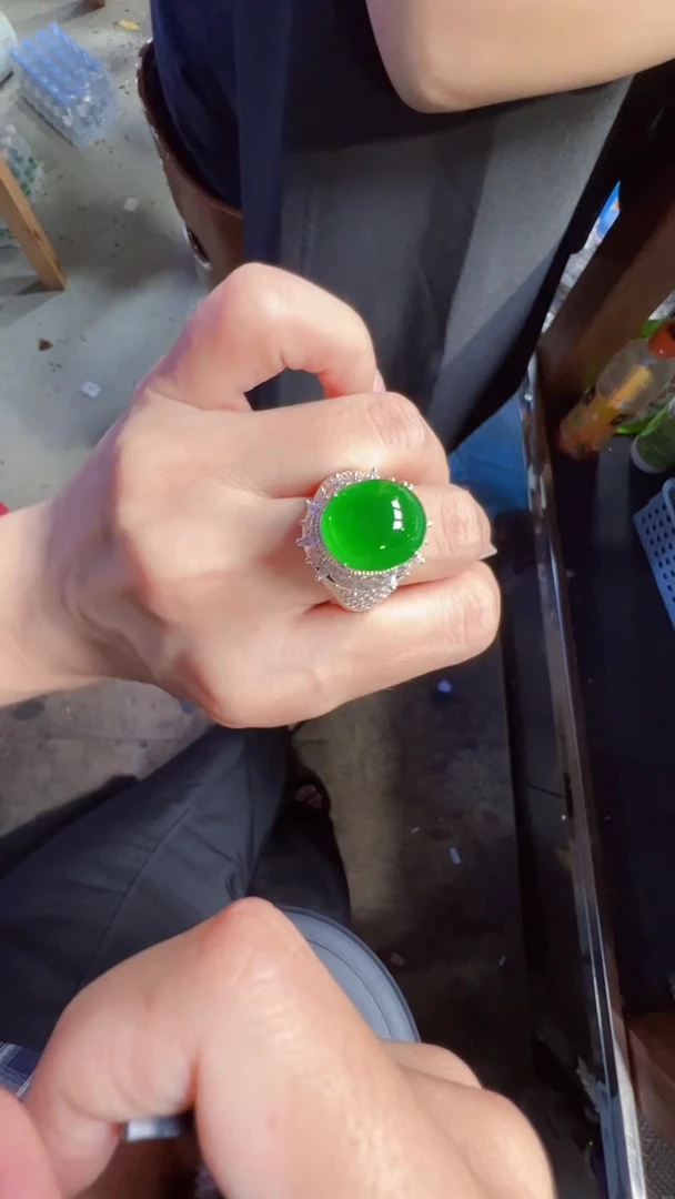 未镶嵌定制翡翠翡翠A货有轻微色差属于正常现象，蛋面多样性发货1