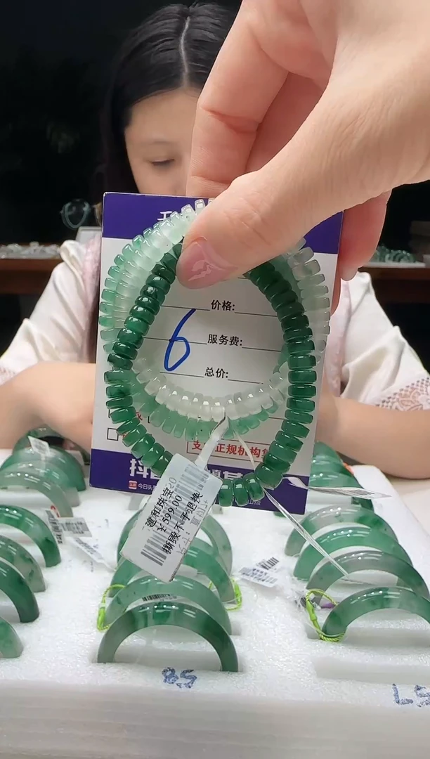 未镶嵌配饰石英质玉手串