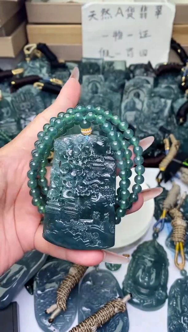 颈饰未镶嵌翡翠