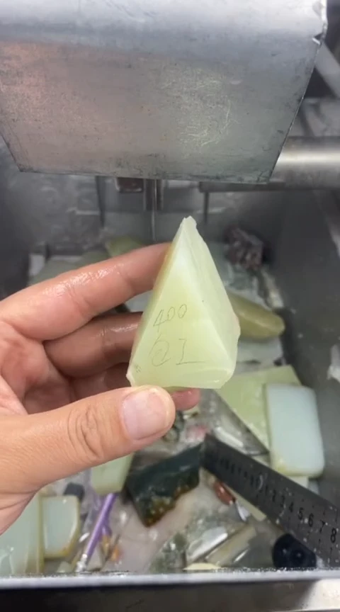 定制和田玉毛货抛光