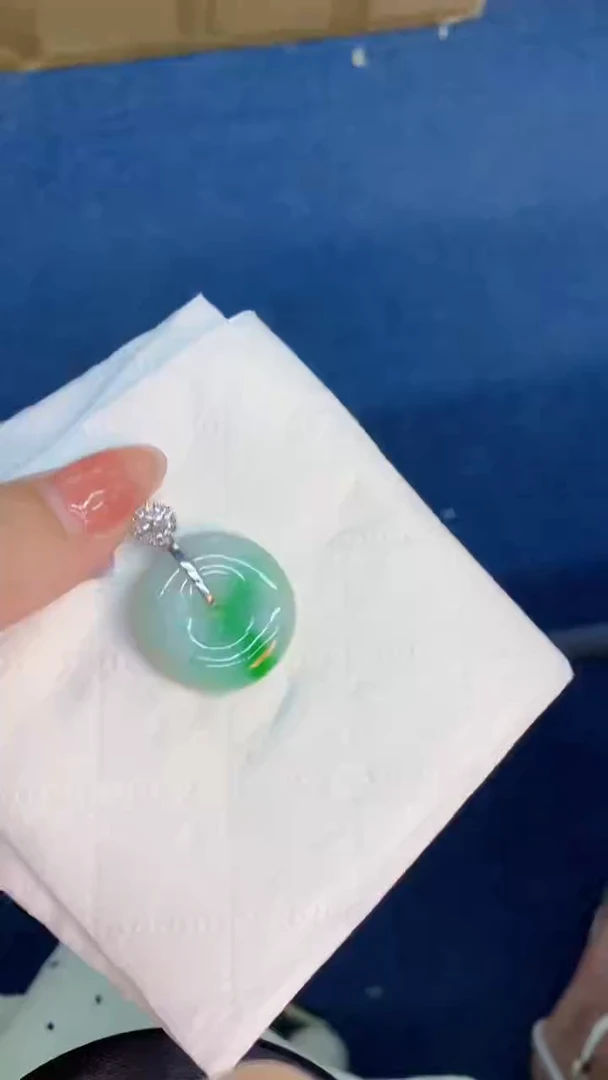 翡翠未镶嵌颈饰           1
