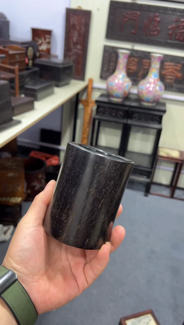木紫檀笔筒 圆形造型