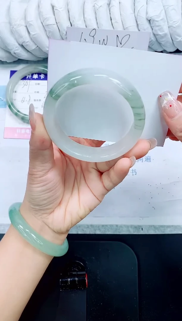 石英质玉手镯未镶嵌390-57