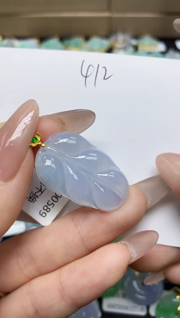 翡翠18K金镶嵌颈饰天然翡翠A货