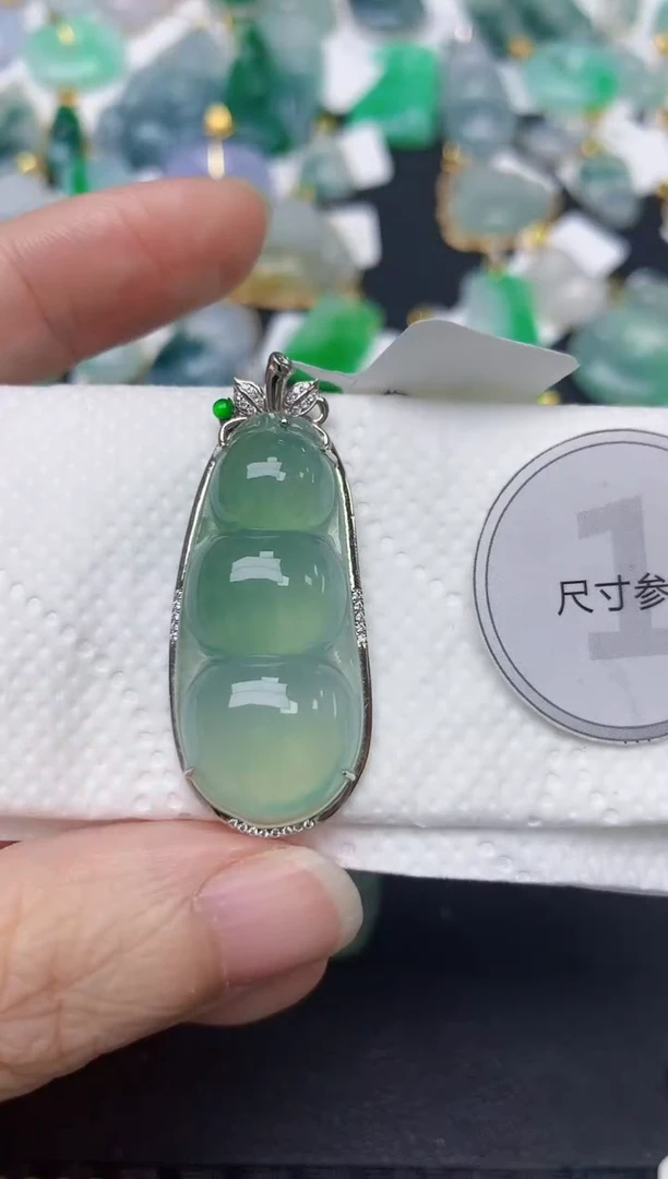 颈饰18K金镶嵌翡翠天然缅甸A货翡翠