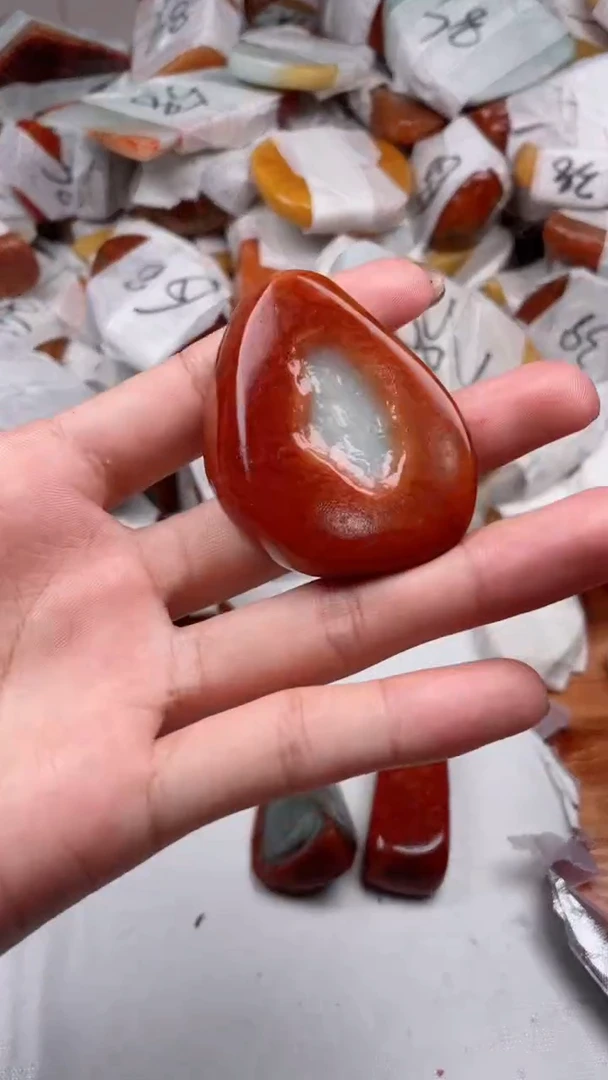 翡翠未镶嵌颈饰蟋*王翡翠