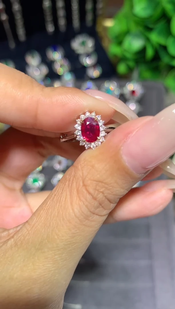 18K金镶嵌戒指红宝石0.76ct