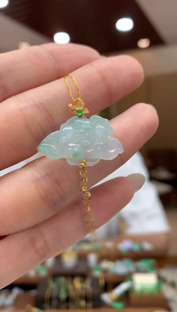 吊坠(不含链)18K金镶嵌翡翠莲花