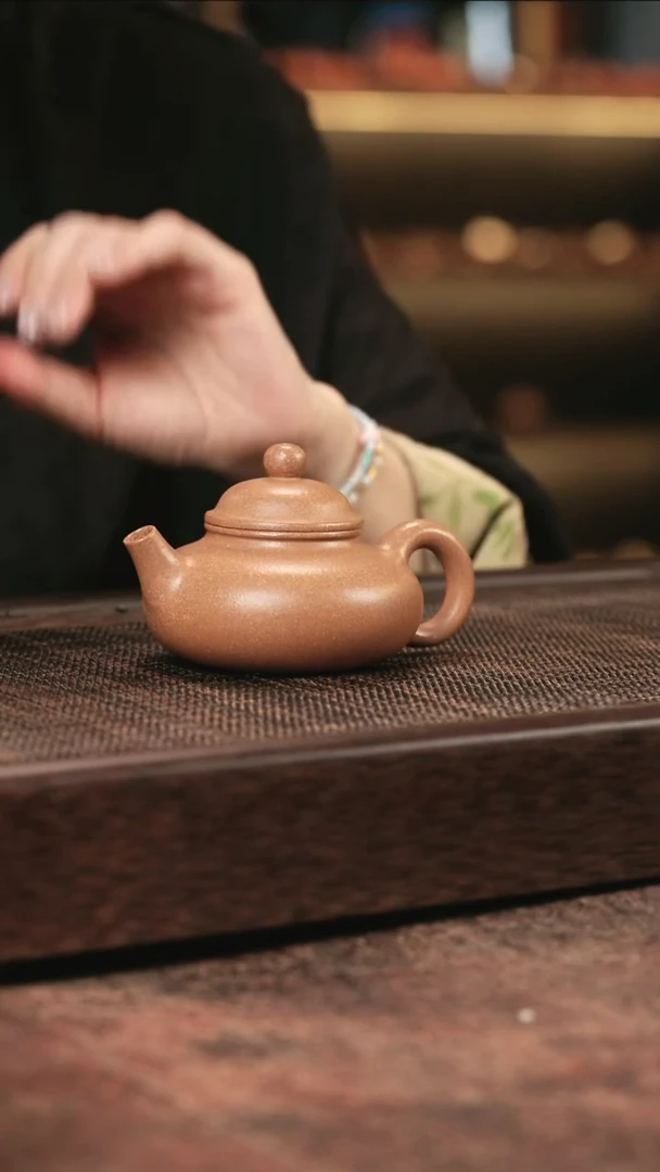 茶壶紫砂容天 金降坡