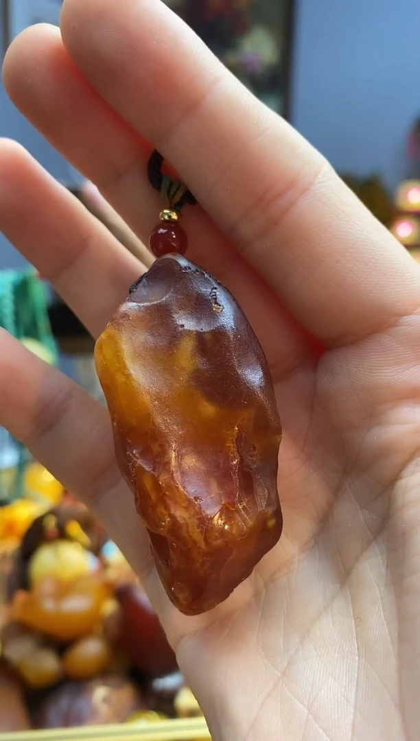 未镶嵌颈饰琥珀吊坠