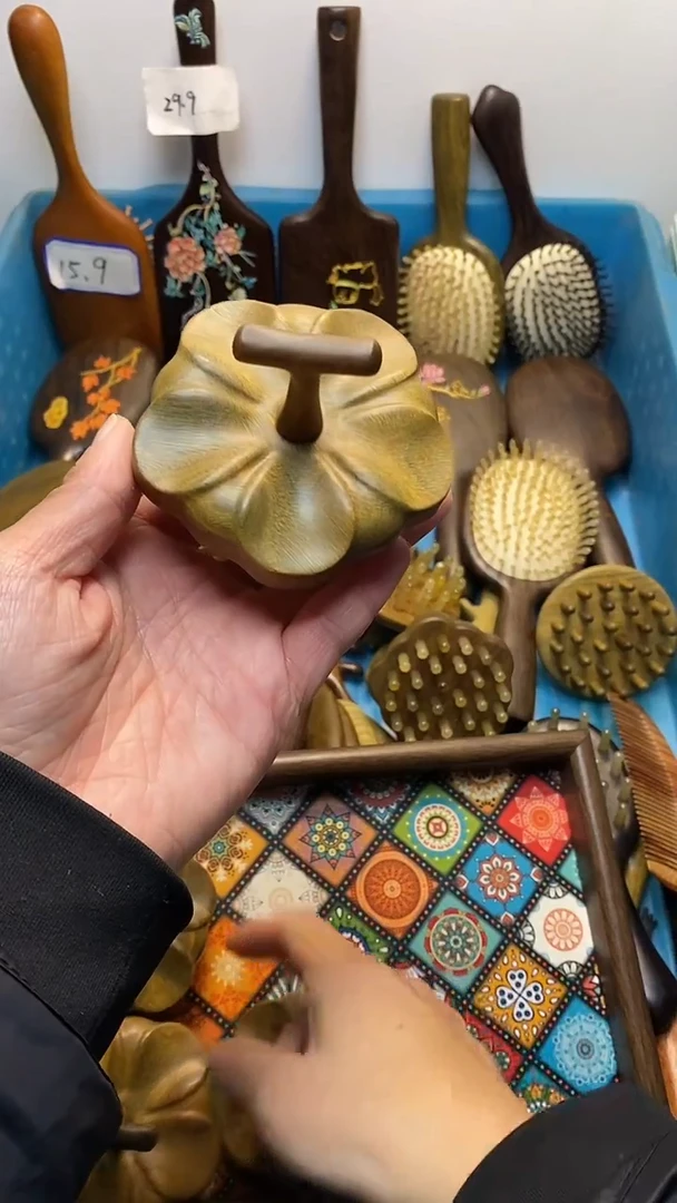 奶***印花瓣绵羊角钉钉按摩梳