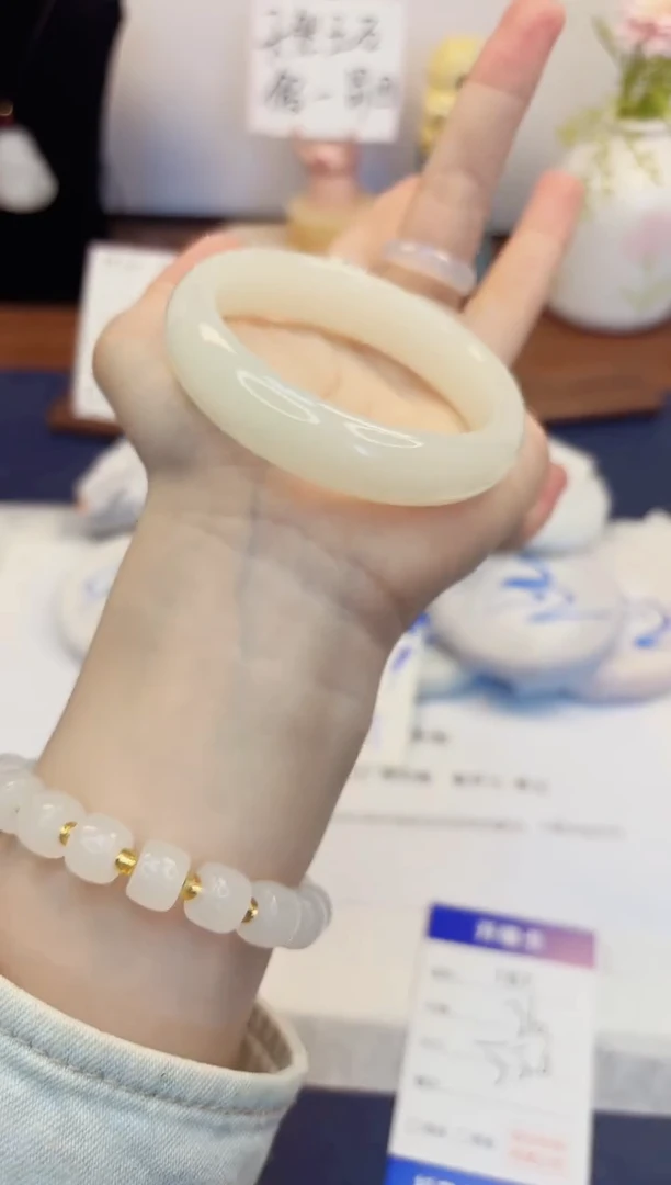 【闪购商品】石英质玉手镯未镶嵌167-玉兰白-圈口55
