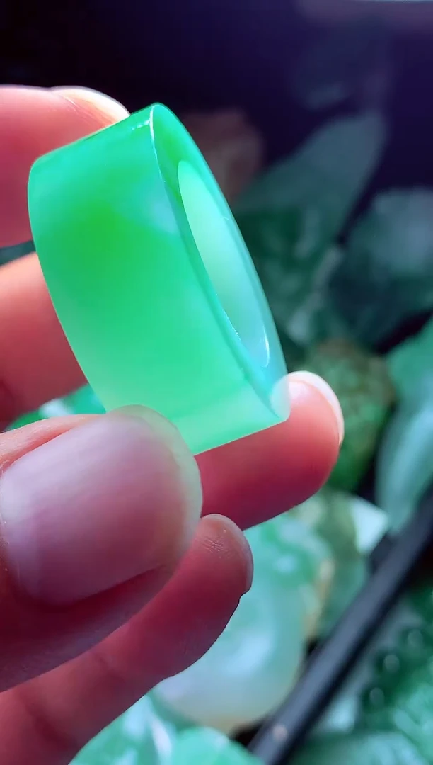 未镶嵌定制翡翠叶?翡翠毛货定制