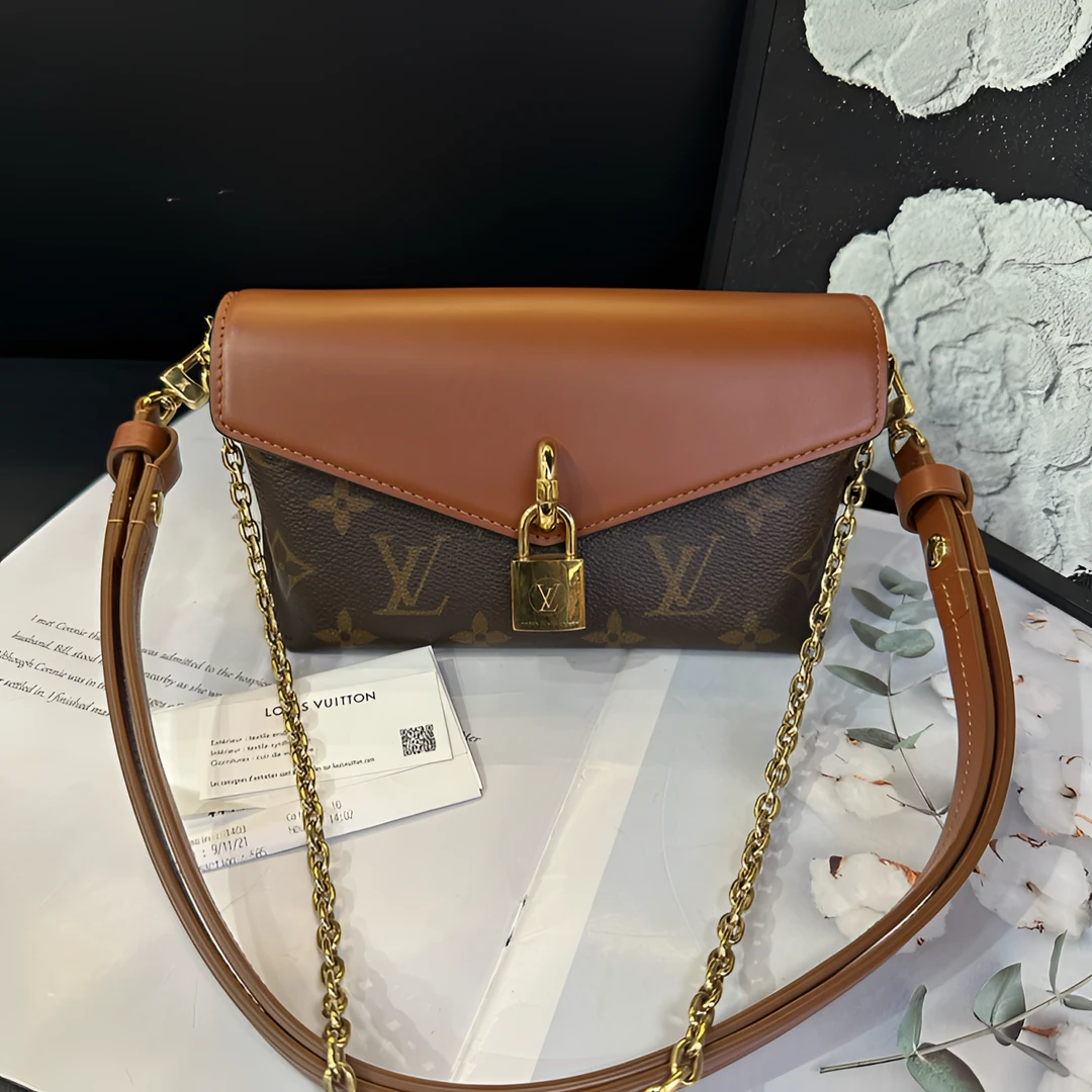 95新 LouisVuitton/路易威登 芯片款老花金扣padlock单肩包B3070