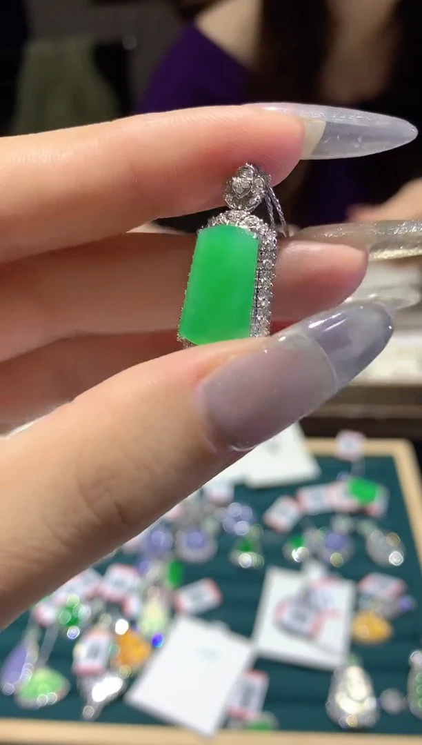 翡翠18K金镶嵌吊坠(赠链)杨教授MJ7806