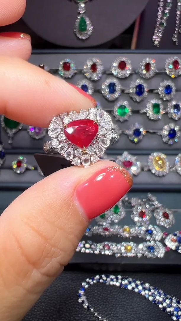 18K金镶嵌戒指红宝石AIGS 无烧鸽 2.03克拉