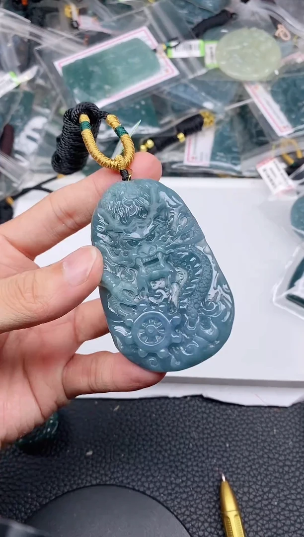 颈饰未镶嵌翡翠