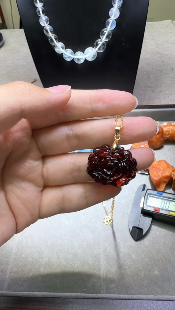 未镶嵌颈饰琥珀多样性发一709