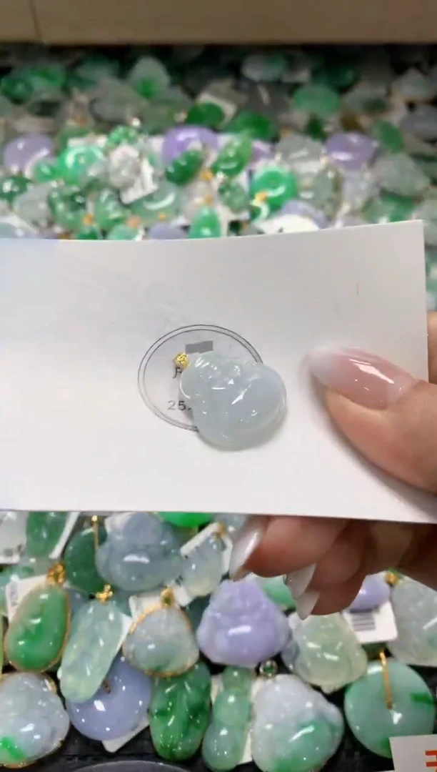 颈饰18K金镶嵌翡翠1111111111111111