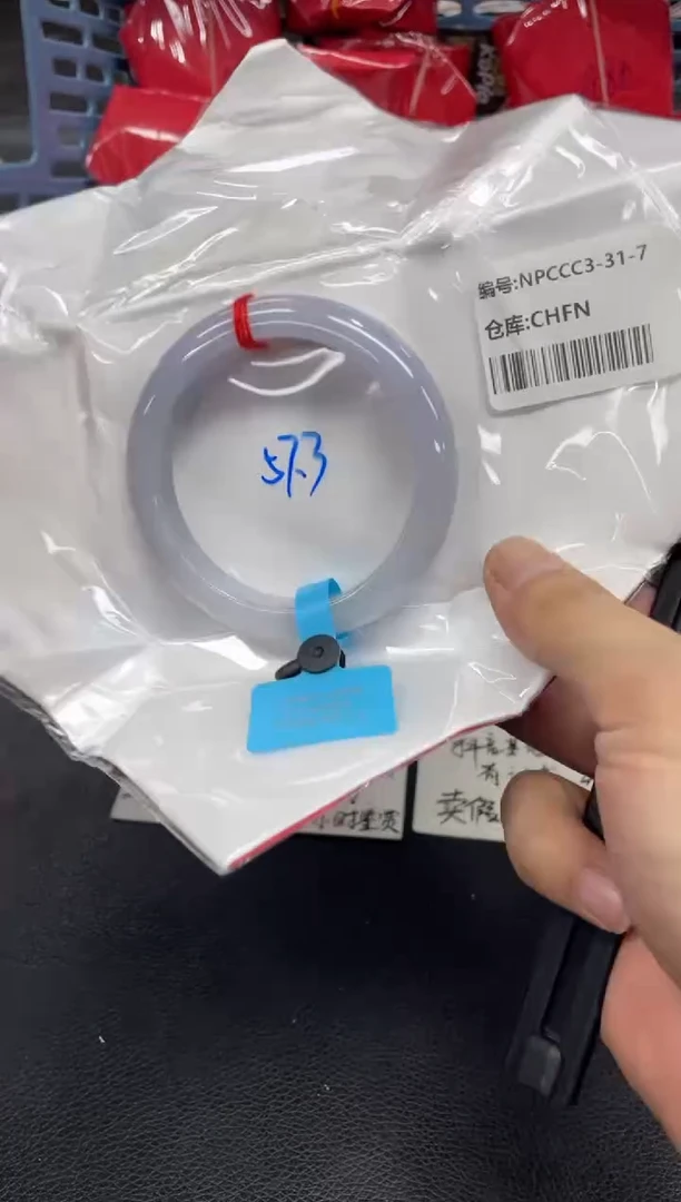 翡翠手镯未镶嵌翡翠手镯