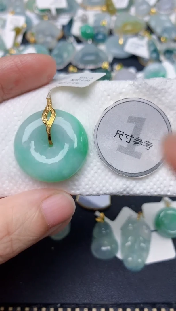颈饰18K金镶嵌翡翠天然缅甸A货翡翠