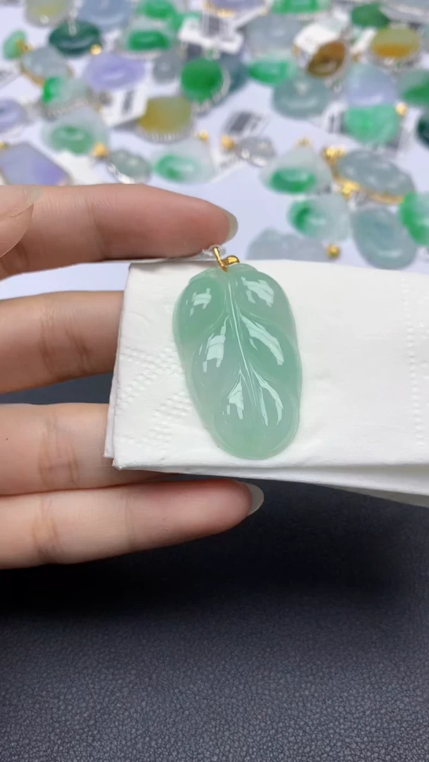 翡翠18K金镶嵌颈饰天然缅甸a货翡翠