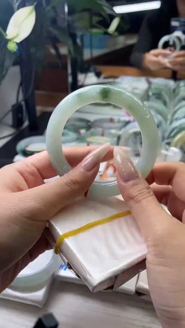 未镶嵌手镯翡翠绿色胖圆条 58 59 20
